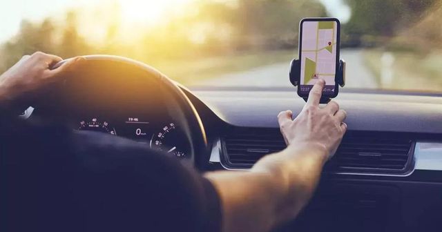 Evaziune fiscală de 67 de milioane de lei în ride-sharing. 5 administratori de firme, trimiși în judecată