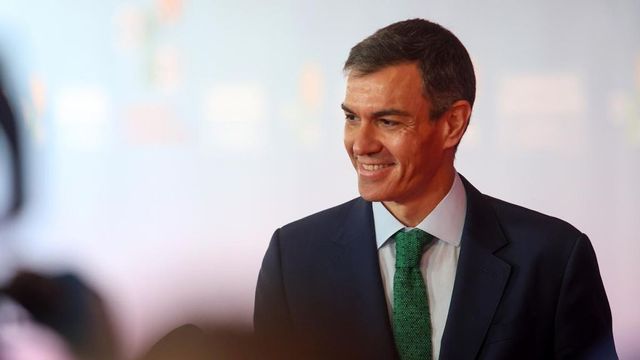 Sánchez acusa a PP y Vox de atentar contra los derechos humanos con los acuerdos de Aragón y Extremadura