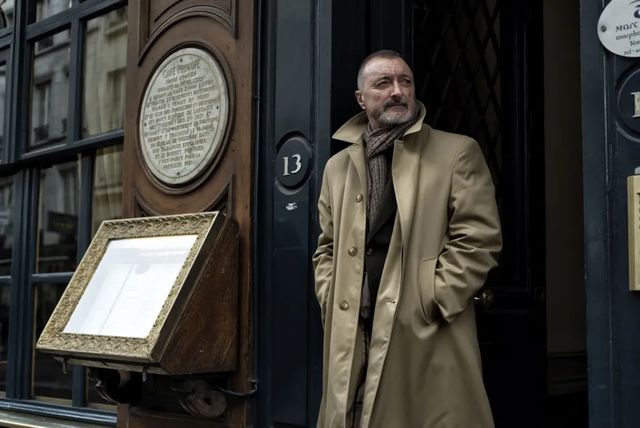 Pérez-Reverte se despide de los lectores de XLSemanal tras 33 años ininterrumpidos