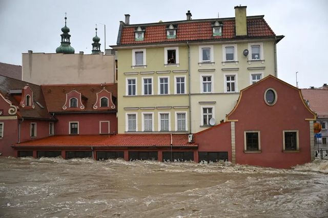 Ciclonul Boris continuă să lovească în Europă Centrală și de Est. Inundații istorice în Cehia, prăpăd în Moldova, Austria și Polonia