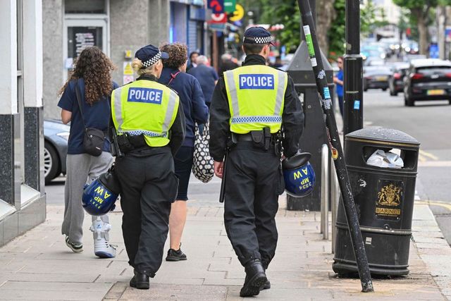 Londra, uomo accoltella una bambina e una donna a Leicester Square