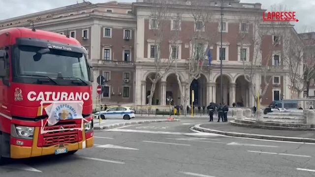 Roma, tir in corteo al Ministero dei Trasporti