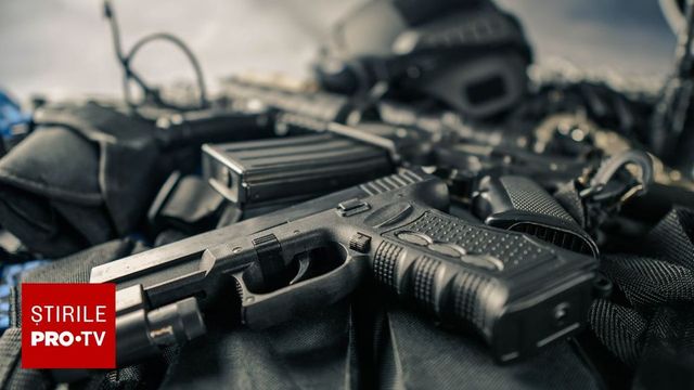 106 pistoale și 60.000 de țigarete, descoperite de polițiștii de frontieră într-un camion înmatriculat în Turcia, la Calafat