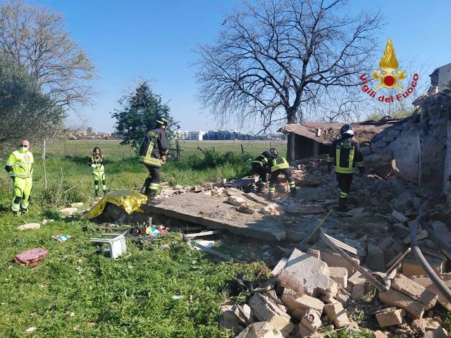 Roma, crolla casolare abbandonato al parco degli Acquedotti: due morti