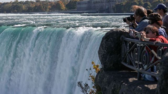 Holttesteket rejtett a leeresztett Niagara-vízesés (videó)