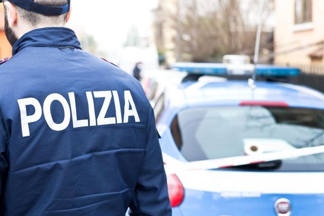 Violenza sessuale su figlia minorenne, arrestato 40enne