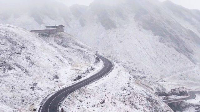 Transalpina, închisă între Rânca și Obârșia Lotrului din cauza gheții, până miercuri
