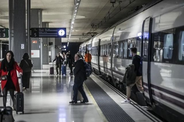 Renfe convoca otra oferta de empleo público para incorporar a 300 nuevos operadores comerciales