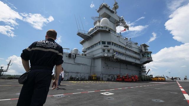 Un dron es interceptado cerca del portaaviones francés Charles de Gaulle mientras atracaba en Suecia