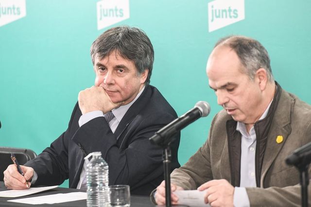 El Constitucional mantiene la orden de detención contra Puigdemont hasta resolver su amparo