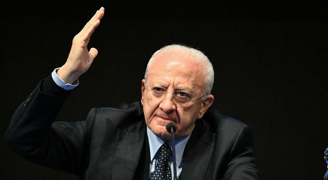 De Luca torna sindaco di Salerno per la quinta volta, anche stavolta senza il simbolo del Pd