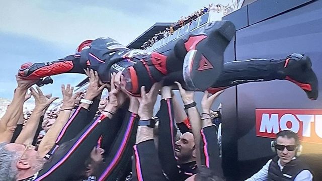 Aprilia despide 2026 amenazando el reinado de Ducati