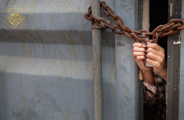 Un bărbat a fost condamnat la 17 ani de închisoare pentru trafic de ființe umane și exploatare a copiilor în Moldova