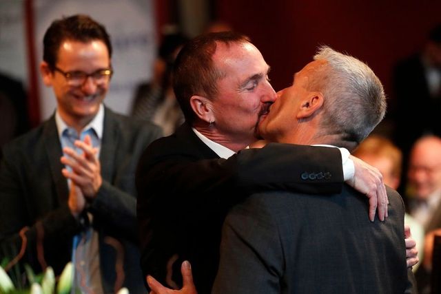 Európai Unió Bírósága: El kell ismerni az azonos nemű párok másik tagállamban kötött házasságát