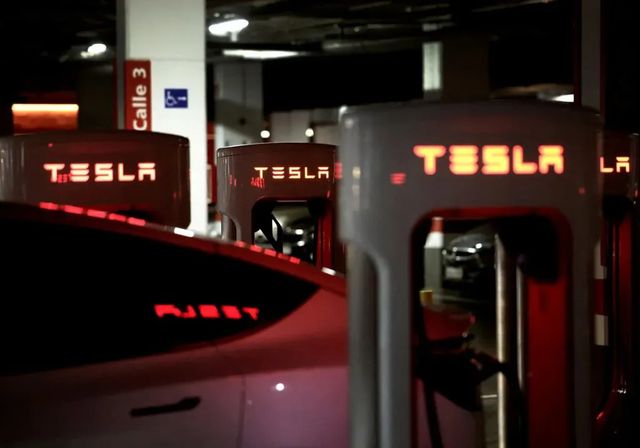 Las ganancias de Tesla se desploman casi un 71% tras la incursión política de Musk