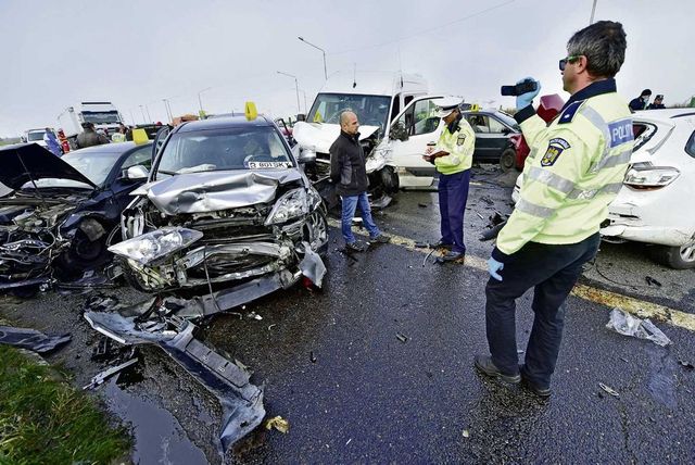 Guvernul prelungește cu încă trei luni plafonarea prețurilor la polițele RCA