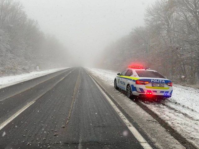 Ninge în sudul țării: Poliția îndeamnă șoferii să nu pornească la drum