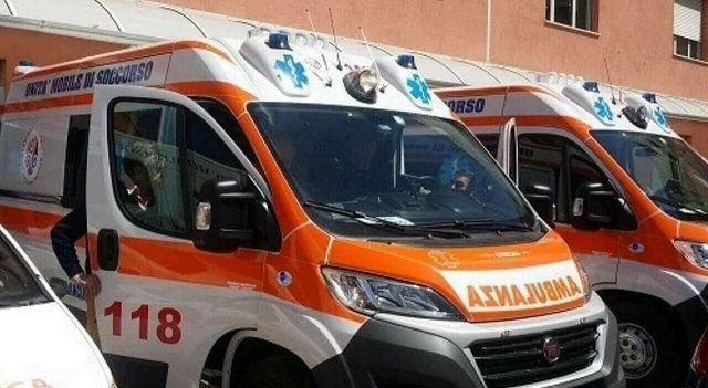 Maneggiano pistola trovata in casa e parte un colpo, muore 17enne