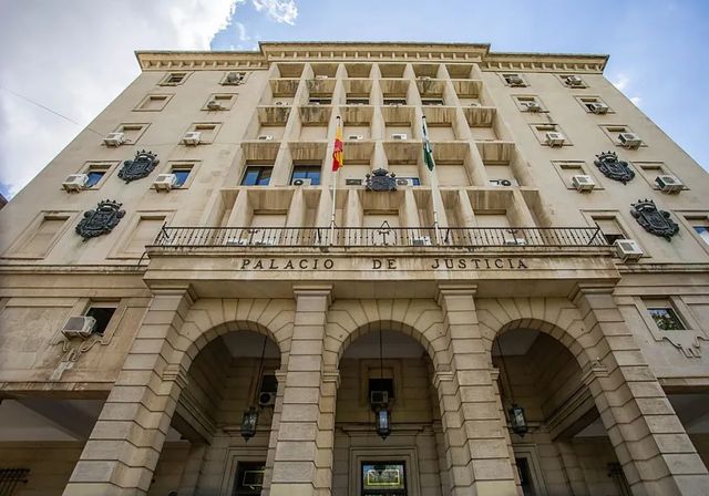 Investigan la muerte de una bebé en Sevilla por quemaduras mientras la bañaba la pareja de la madre