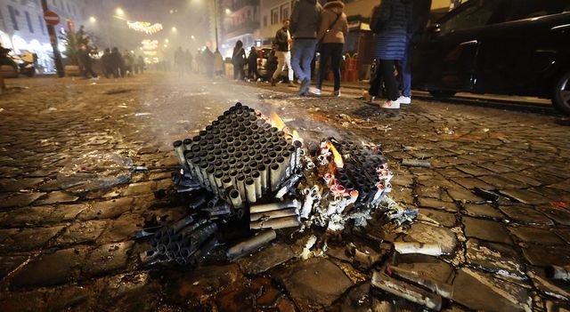 Botti di Capodanno: nel Napoletano 57 feriti, meno interventi per i Vigili del Fuoco