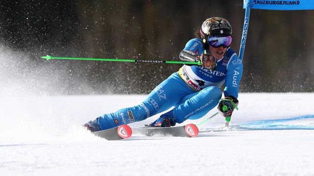 Alice Robinson guida lo slalom gigante di Sestriere, Brignone seconda