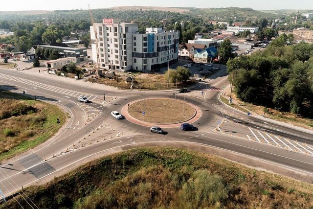 Un nou sens giratoriu, amenajat într-o intersecție cu risc sporit din Anenii Noi