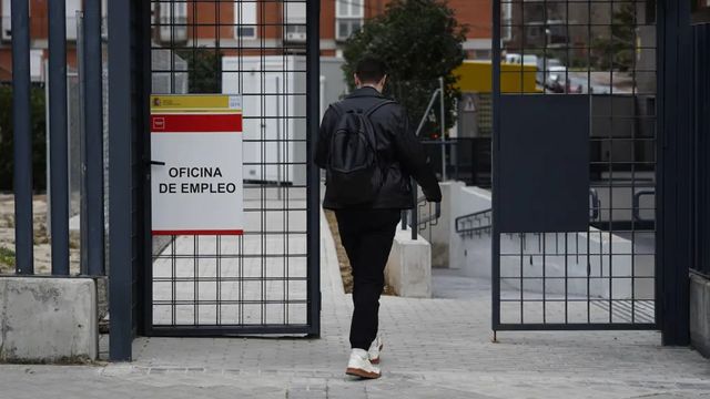 El paro sube en el Estado en 21.884 personas en agosto y acusa el fin de la campaña de verano