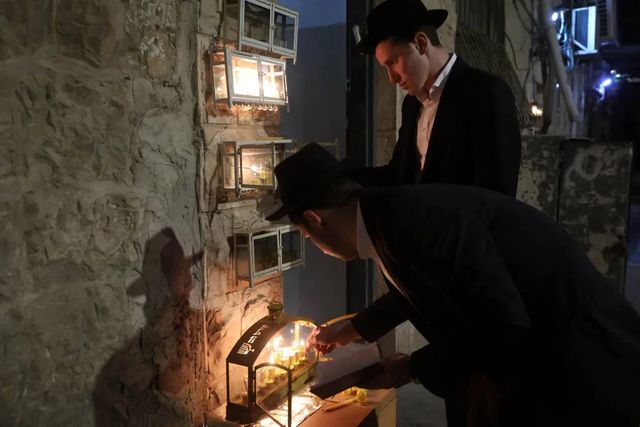Cos’è l’Hanukkah, la festa ebraica delle luci e della libertà
