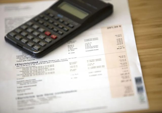 La CNMC acuerda que las comercializadoras no puedan repercutir los sobrecostes por el apagón a los clientes