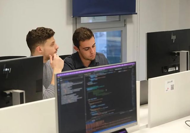 El empleo juvenil cae un 16% en las profesiones más expuestas a la inteligencia artificial