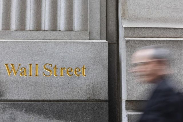 Wall Street chiude contrastata, Dj +0,90%, Nasdaq -0,82%