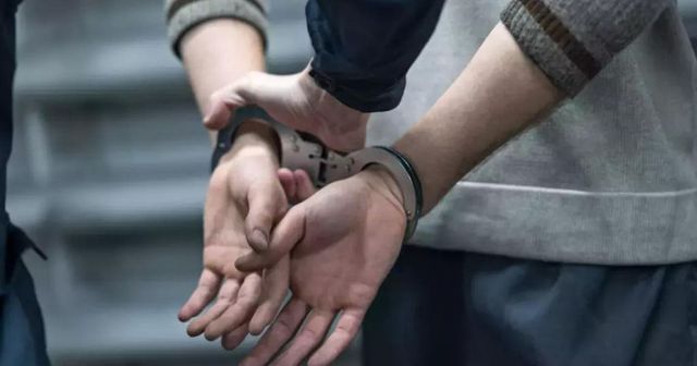 Tânăr de 17 ani arestat pentru crimă. Și-a lovit victima în cap cu o bâtă și a abandonat-o în frig