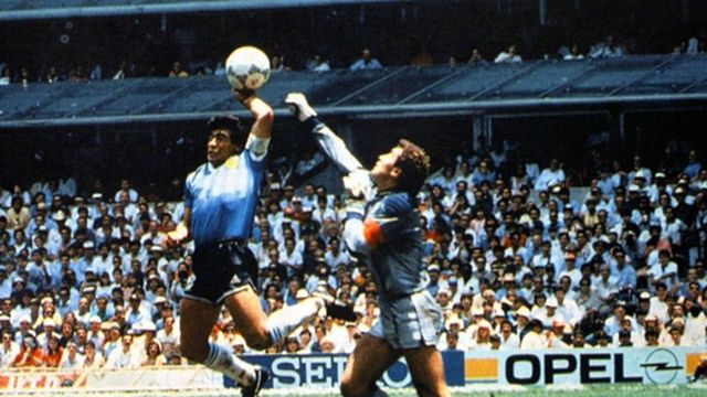 All'asta negli Usa il pallone della 'mano di Dio' di Maradona, stimato 10 milioni