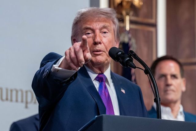 Donald Trump neagă informațiile despre suspendarea negocierilor cu Iranul, dar este dispus să mai aștepte