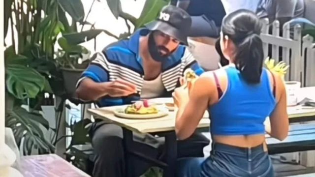 Vijay Deverakonda, Rashmika Mandanna spotted together on a lunch date, leaked photos go viral