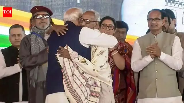 PM Modi takes blessings of oldest West Bengal BJP worker Makhanlal Sarkar