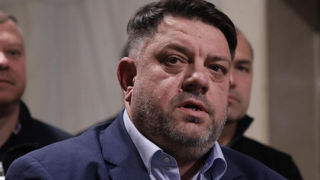 Какво следва, ако Румен Радев и Илияна Йотова подадат оставки