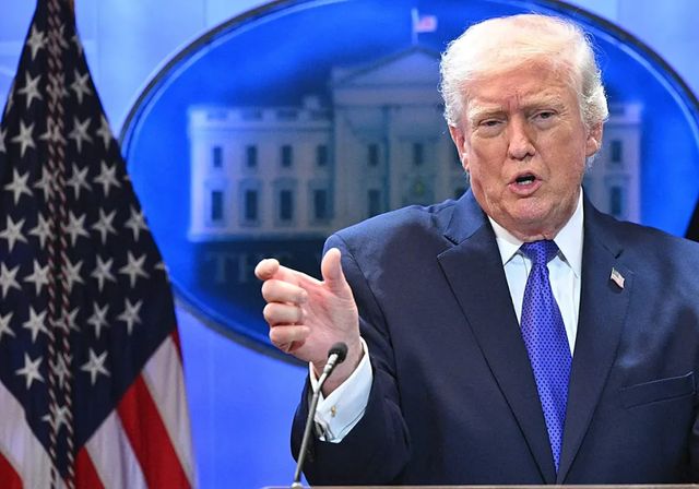 Trump veta de la Casa Blanca a los medios CNN, MSNOW y Politico, a los que acusa de mentir