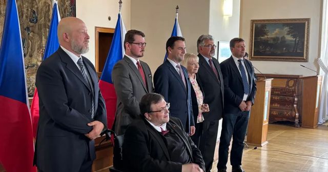 Mezi Macinkovými poradci jsou Weigl, Filipi či Forejt, povede je Šebesta