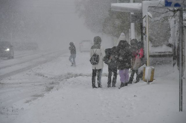 Din cauza vremii, direcțiile de învățămînt pot decide prelungirea vacanței pînă pe 12 ianuarie
