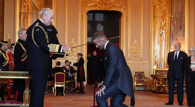 Z Davida Beckhama je rytíř