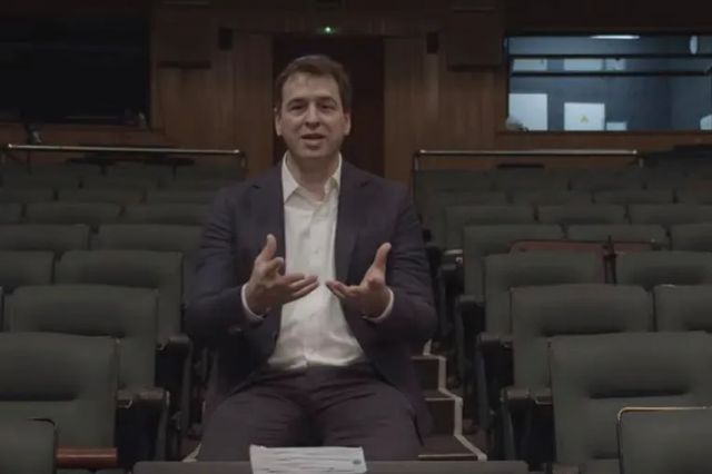 La Audiencia pide al hermano de Pedro Sánchez que aporte su dirección