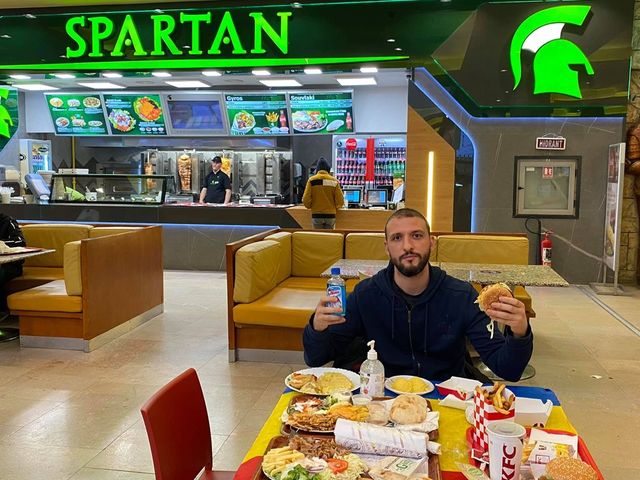 Compania care deține lanțul de restaurante Spartan a fost vândută pentru 20,3 milioane euro