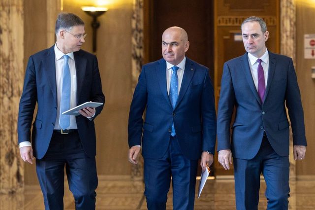 Premierul Bolojan anunță ajutoare pentru familiile afectate de incendiul devastator de la Soveja