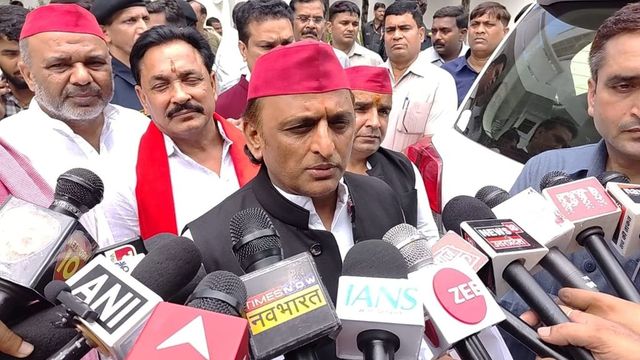 Akhilesh Jumps Barricades, Leads Opposition March To EC Amid Vote Looting Allegations