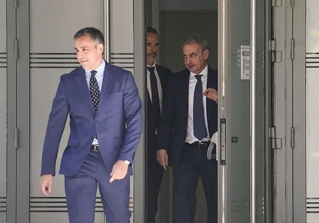 Zapatero intenta tumbar el caso y exige al juez el auto que autorizó incorporar los chats de EEUU que le incriminan