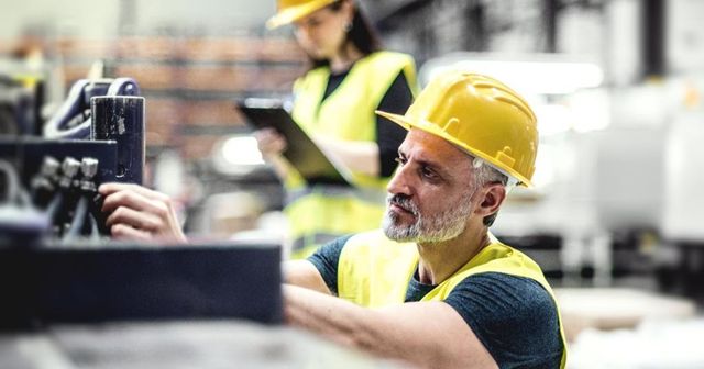 Câștigul salarial mediu net a avut o creștere ușoară spre sfârșitul anului trecut