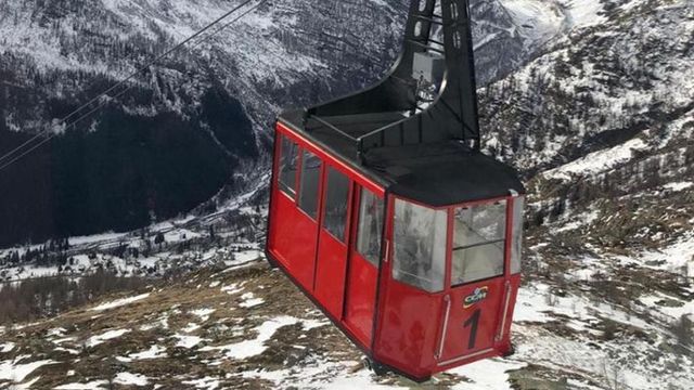 Macugnaga, incidente in funivia: 3 feriti e 100 persone bloccate in quota