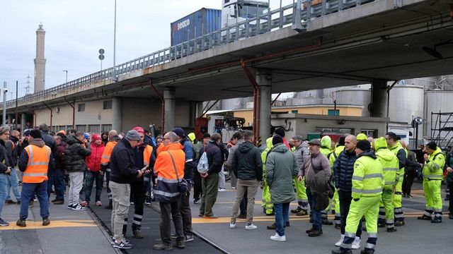 Operaio morto a Genova, guidatore ralla positivo a cannabis