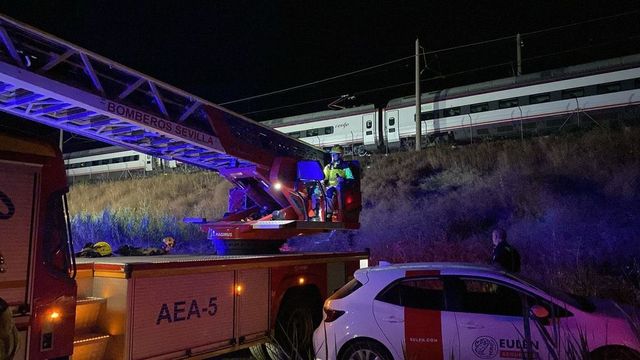 Los AVE circulan ya con «normalidad» tras la evacuación de 2.200 pasajeros por avería